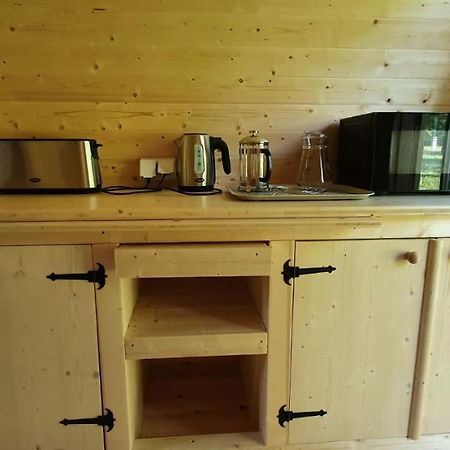 Cabane 2/3 Pers Au Camping Les Patis Nazelles-Negron Exterior photo